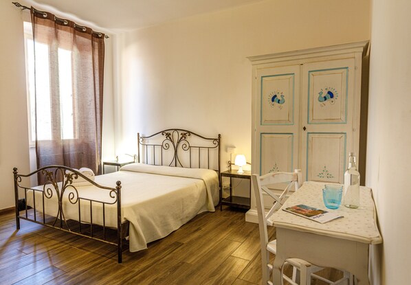 Standard Room | Minibar, desk, soundproofing, free WiFi