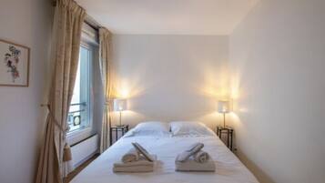 2 slaapkamers, een strijkplank/strijkijzer, reisbedje, gratis wifi