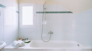 Dusche, Haartrockner, Handtücher, Seife