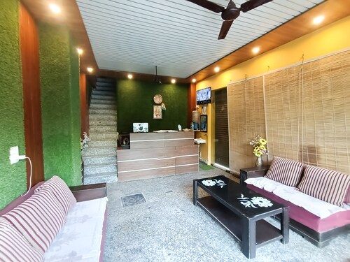 Roomshala 156 Hotel Mannat Inn