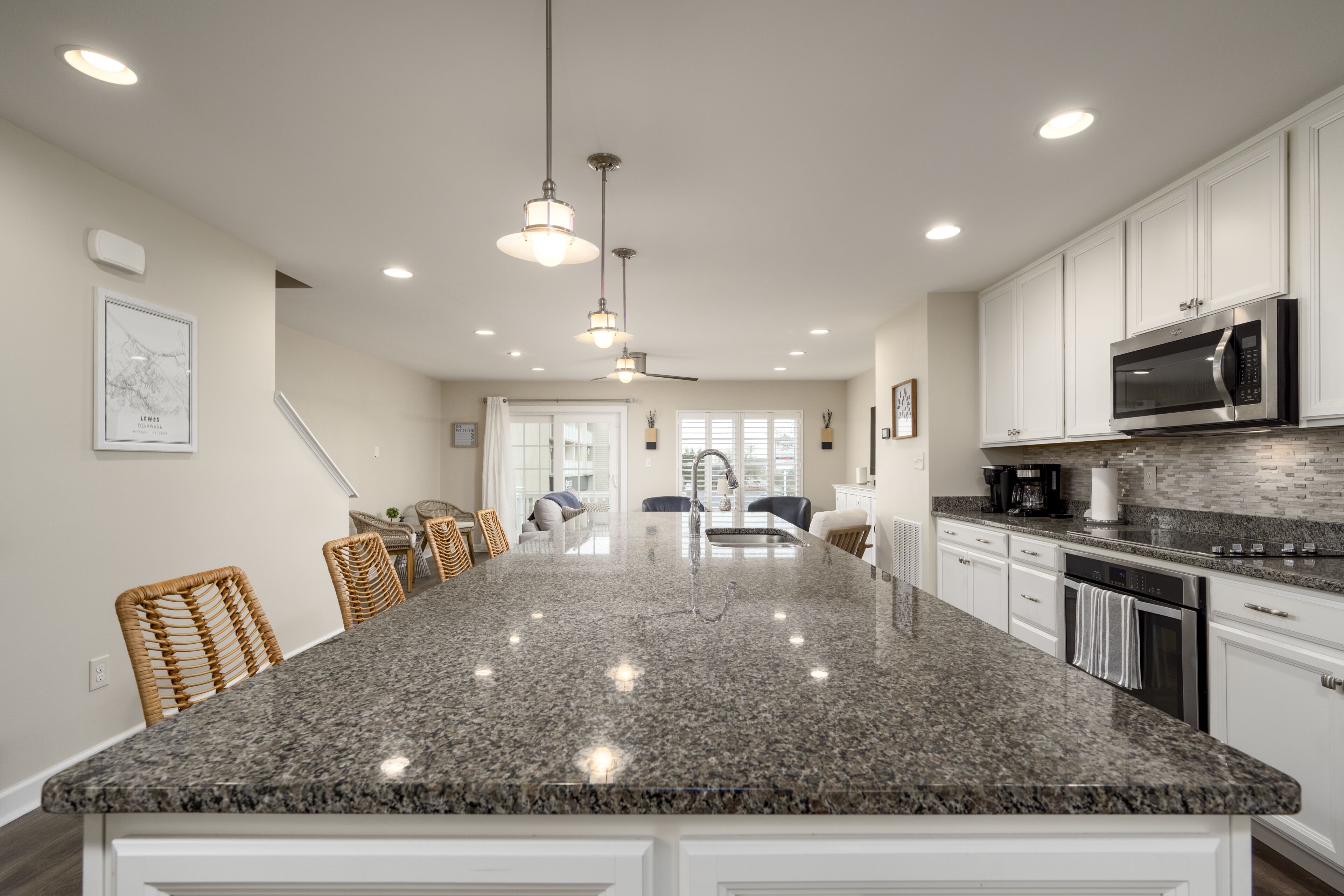 ثلاجة، ميكروويف، فرن، موقد طهي مسطح