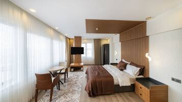 Deluxe Room | Premium bedding, minibar, in-room safe, desk