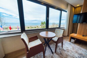 Deluxe Room | Living area | 42-inch Smart TV with satellite channels - PERA NORTH HOTEL - LOUNGE & RESTAURANT (Kocaali)