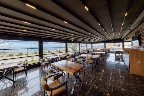 PERA NORTH HOTEL - LOUNGE & RESTAURANT