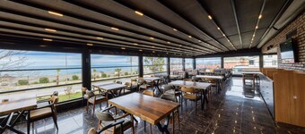 ペラノースホテル - ラウンジ＆レストラン