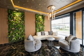 Lobby lounge - PERA NORTH HOTEL - LOUNGE & RESTAURANT (Kocaali)