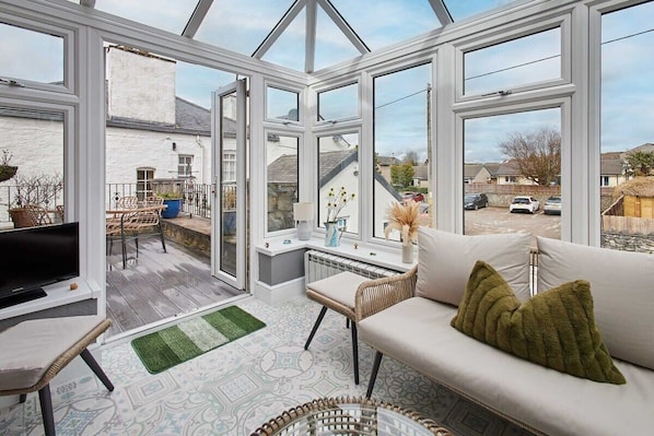 TV, video games, DVD player, offices