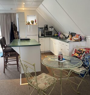 Fridge, microwave, coffee/tea maker, electric kettle