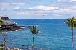 Beach - Kona Alii 707 Stunning Top Floor Penthouse w/ Roof Top Deck, AC, & Elevators (KAILUA KONA)