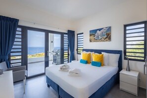 3 bedrooms, iron/ironing board, WiFi, bed sheets - Holiday Dream: Sun, Sea & Serenity (Sint Willibrordus)