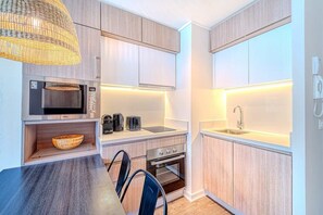 Unclassified image, 4 of 14, button