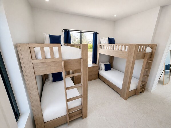 5 bedrooms, iron/ironing board, WiFi, bed sheets