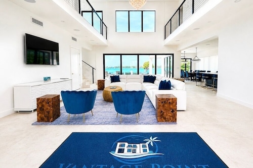 Vantage Point Exuma Ultra-Luxury Villa - Heated Pool & Golf Cart