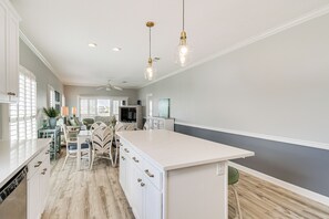 Interior - Orange Beach Waterfront Condo w/ Pool Access! (Orange Beach)