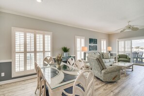 Interior - Orange Beach Waterfront Condo w/ Pool Access! (Orange Beach)