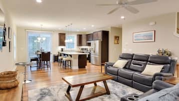 House (3 Bedrooms) | Interior