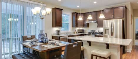 House (3 Bedrooms) | Interior