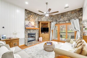 Apartment (3 Bedrooms) | Interior - Golf Course Views: Condo in Blue Ridge Mountains! (Burnsville)