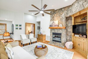 Apartment (3 Bedrooms) | Interior - Golf Course Views: Condo in Blue Ridge Mountains! (Burnsville)