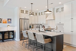 House, Multiple Bedrooms | Private kitchen | Fridge, oven, coffee/tea maker, toaster - Persian Bliss 10 Bedroom Townhouse (St. George)