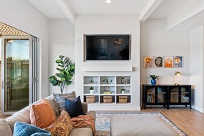 House, Multiple Bedrooms | Living area | Smart TV, streaming services - Persian Bliss 10 Bedroom Townhouse (St. George)