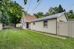 Interior - Stylish 'crosby Cottage' - 1 Mi to Serpent Lake! (Crosby)