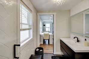 Interior - Stylish 'crosby Cottage' - 1 Mi to Serpent Lake! (Crosby)