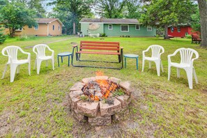 House (2 Bedrooms) | Interior - Family-friendly Home w/ Fire Pit in Pine River (Pine River)