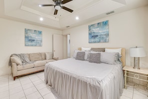 House (3 Bedrooms) | 3 bedrooms, desk, laptop workspace, iron/ironing board