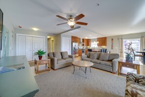 Apartment (2 Bedrooms) | Interior - Idyllic New Buffalo Condo: Walk to Beach & Shops! (New Buffalo)
