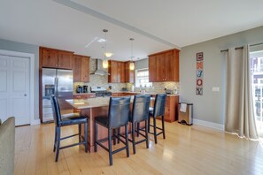 Apartment (2 Bedrooms) | Interior - Idyllic New Buffalo Condo: Walk to Beach & Shops! (New Buffalo)