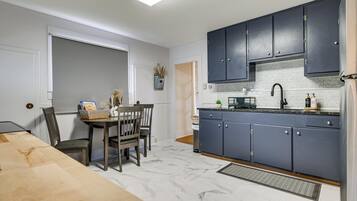 Apartment (0 Bedroom) | Interior