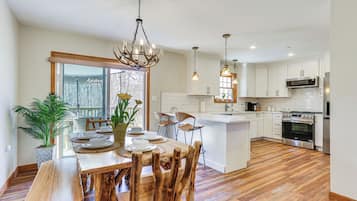 House (4 Bedrooms) | Interior
