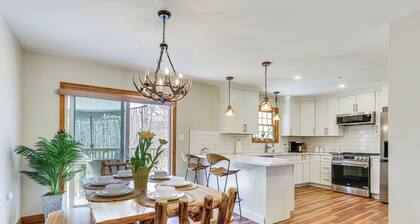 Forest-view Deck & Fire Pit: Poconos Escape!