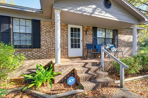Charming Satsuma Home ~ 14 Mi to Mobile!