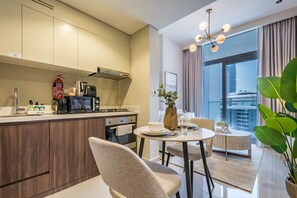 Fridge, microwave, oven, coffee/tea maker