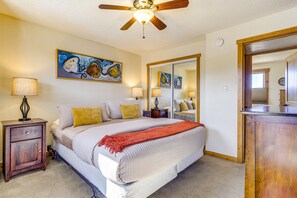 Interior - Bright Santa Fe Condo w/ Fireplace, Walk to Plaza! (Santa Fe)