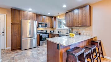 House (3 Bedrooms) | Interior
