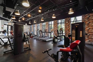 A gym with treadmills, weight machines, and a Cybex VR1 machine. - Amazing 3BR/2BA Townhome 348 (Davenport)