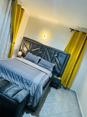 1 bedroom, iron/ironing board, WiFi, bed sheets - 5min to KFc munyonyo and caramel ,20min to Speke resort .the place is quite. (Kampala)