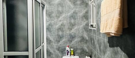 Handtücher, Seife, Toilettenpapier