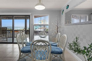 Dining - ☀️Sugar Dunes 211-Walk2Beach-Sound View-2BR☀️ (Navarre Beach)