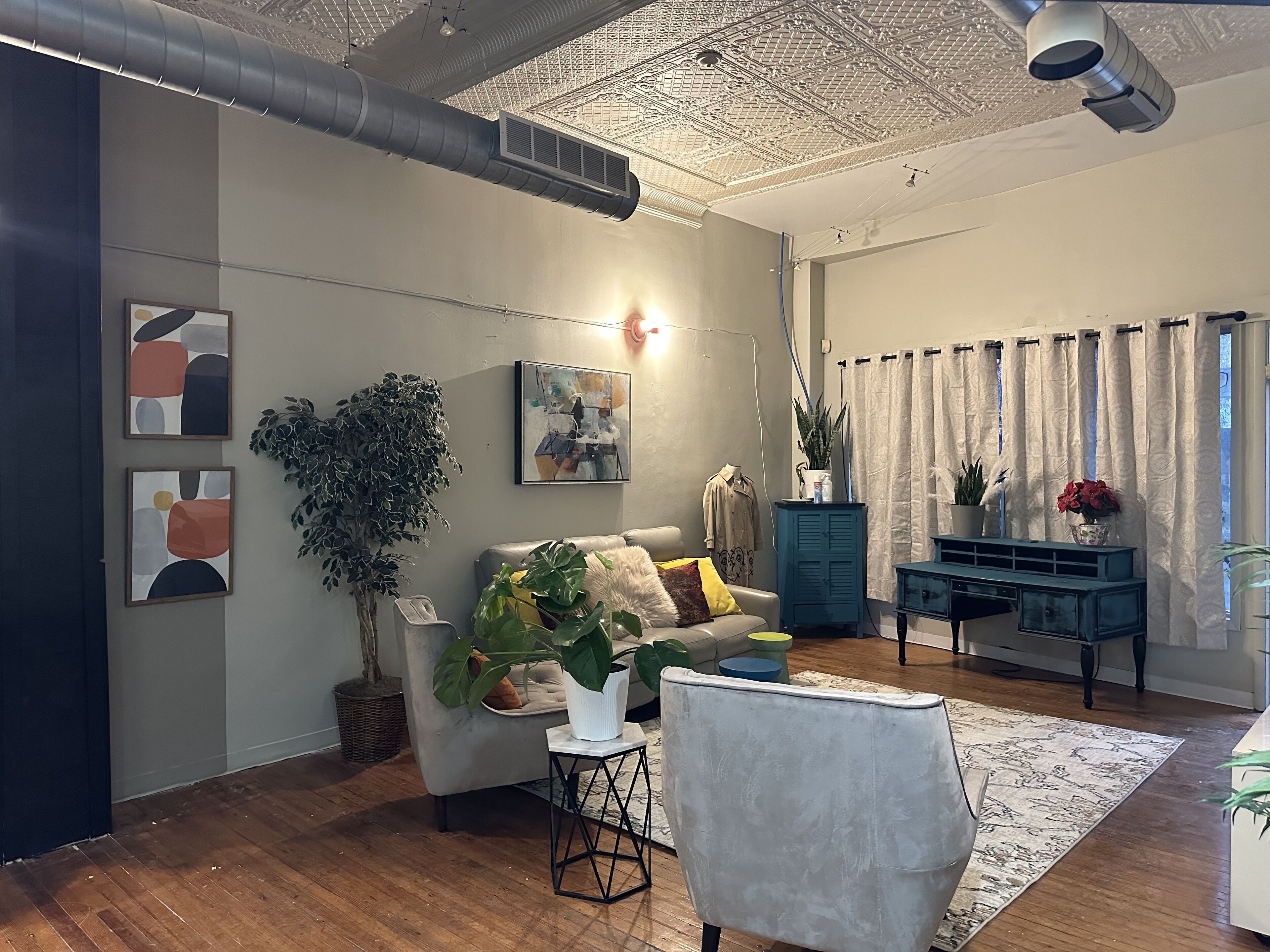 Vintage Sheik very spacious loft style Apartment 2 mins from downtown Easton PA 