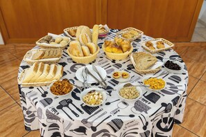 Daily continental breakfast for a fee - Bela Ria (Olhao)