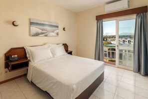 Quarto Duplo com Varanda | Desk, free WiFi - Bela Ria (Olhao)