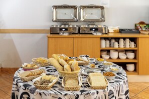 Daily continental breakfast for a fee - Bela Ria (Olhao)