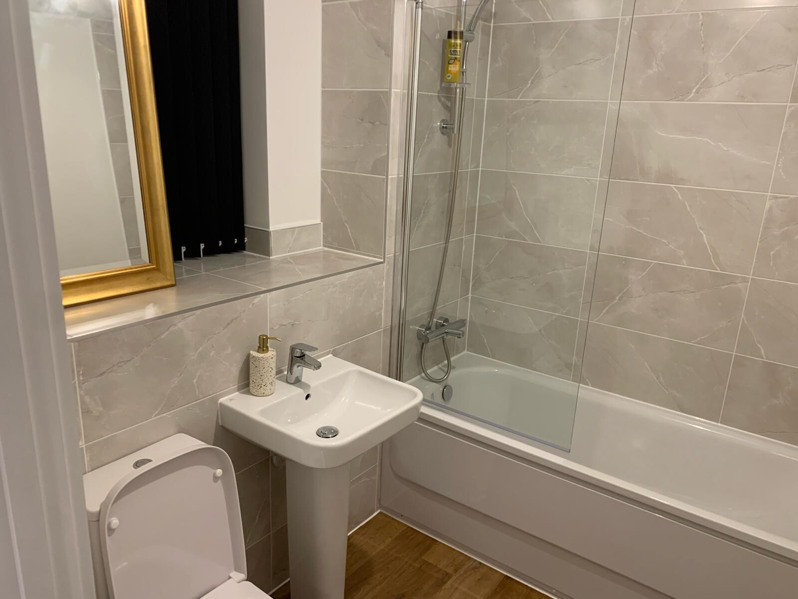House | Bathroom | Shower, hair dryer, towels