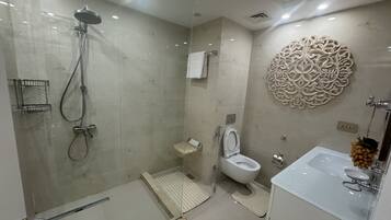 Shower, jetted bath, hair dryer, bidet