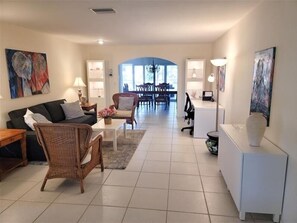 Smart TV, DVD player, books, stereo