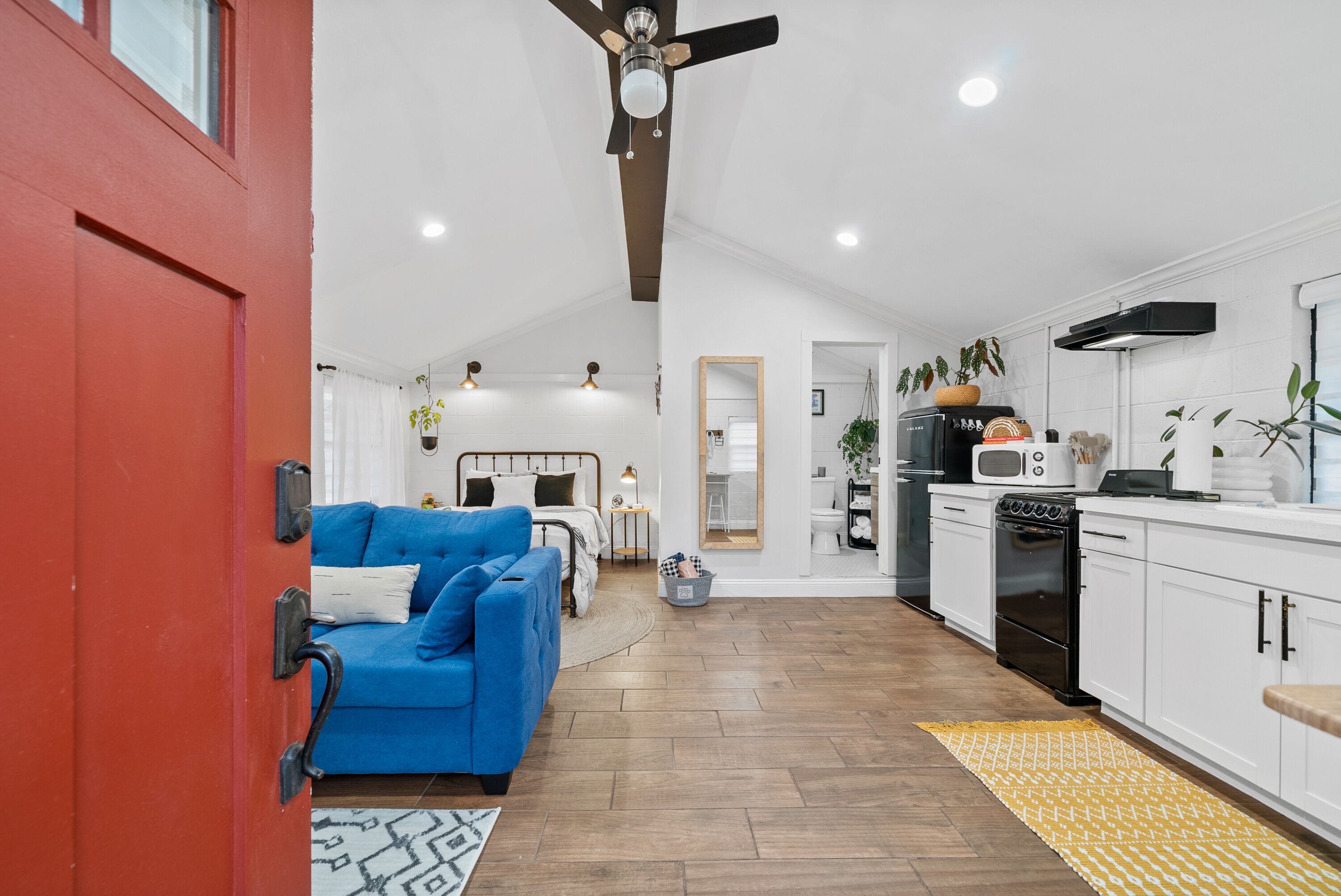 Downtown Studio Hideaway with Secret Garden Sleeps 4 Pet Friendly